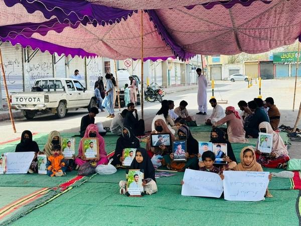 俾路支省的开斋节被抗议笼罩;人们呼吁释放失踪的亲属