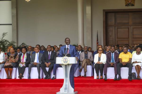 肯尼亚总统在反税收抗议死亡后撤回财政法案